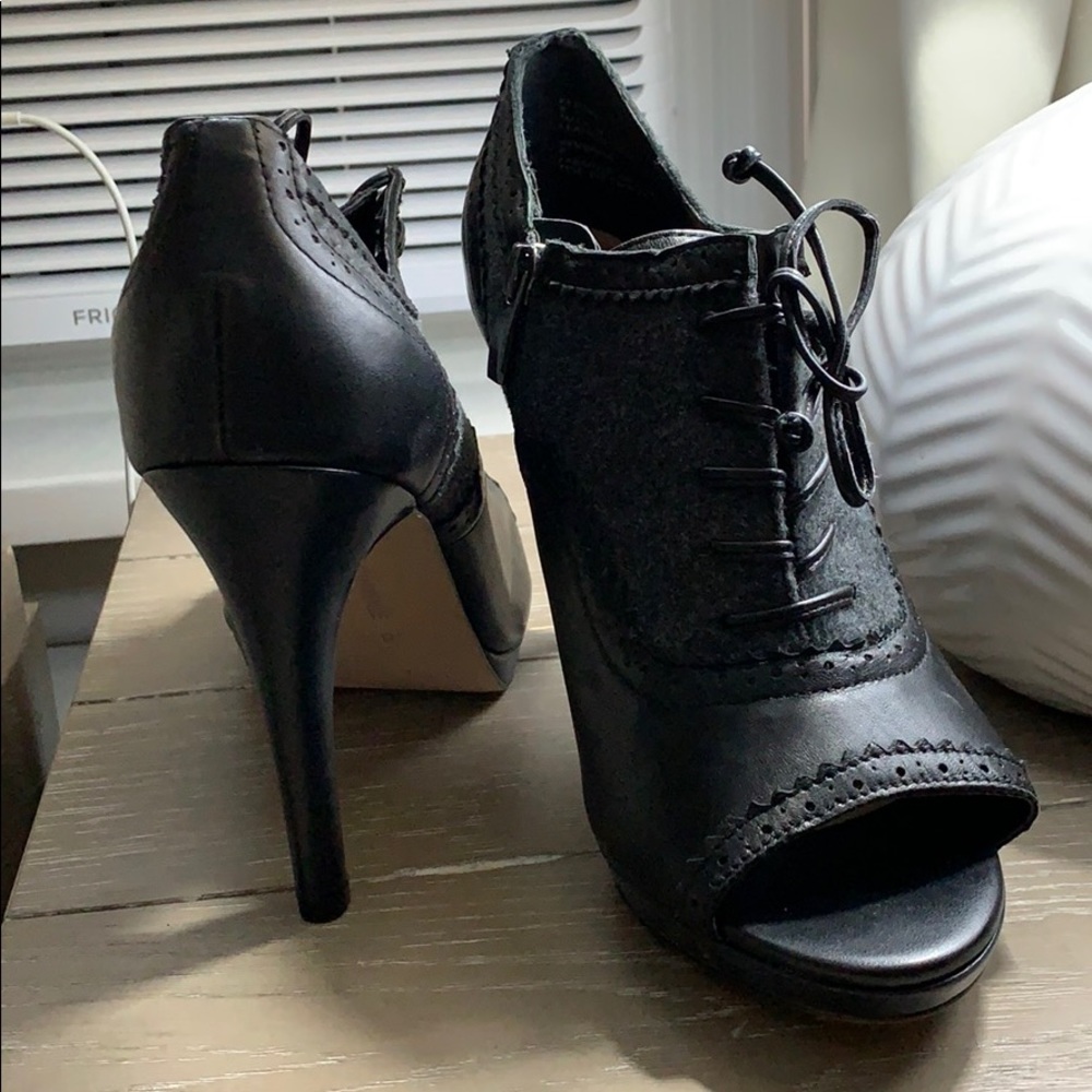 Shoes - Picture 8 of 9